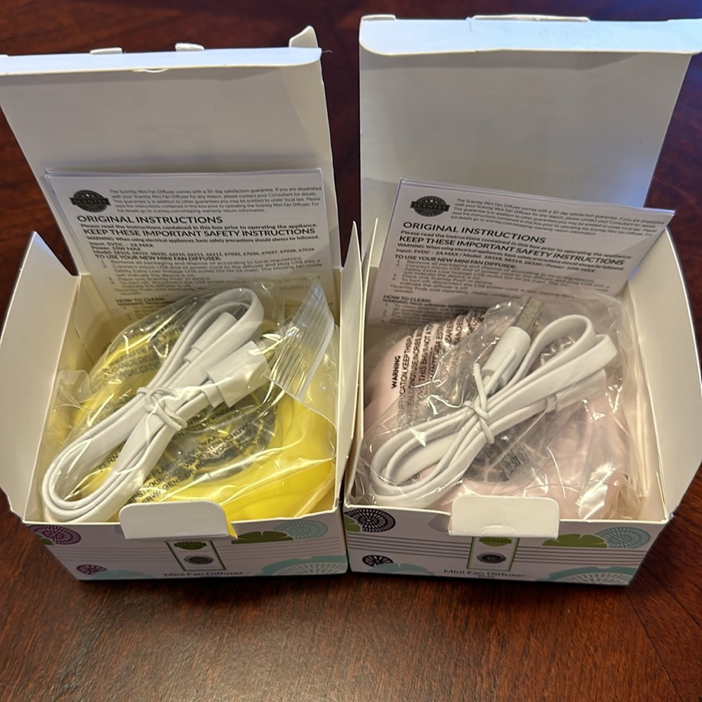 NIB Set of 2 Scentsy Mini Fan Diffuser